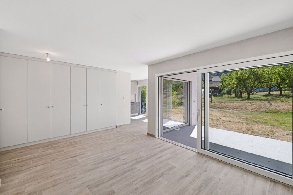 Appartement neuf de 2.5 pièces avec grand jardin et terrasses - Séjour / Aufenthalt / Living room