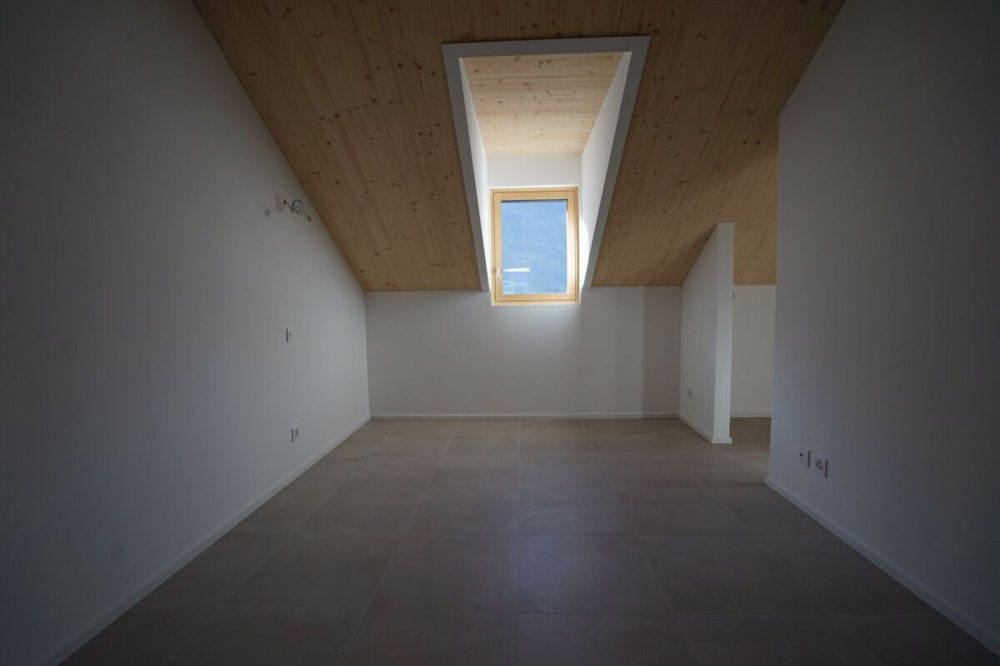 Schönes Dachgeschoss von 3,5 Zimmern in neuer Bauweise - Bild 8