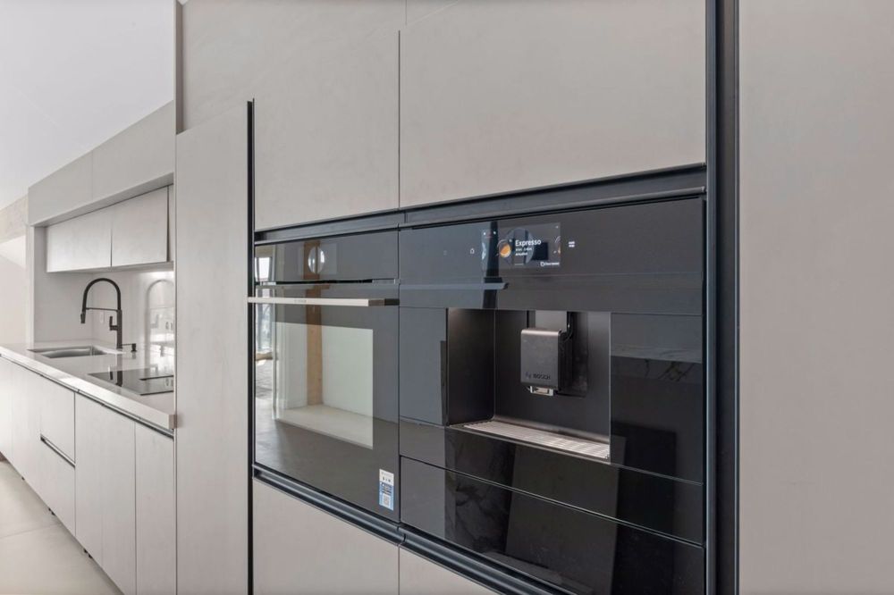 Eleganz von einst und moderner Komfort für diese 4,5-Zimmer-Wohnung in einem denkmalgeschützten Gebäude - Bild 4