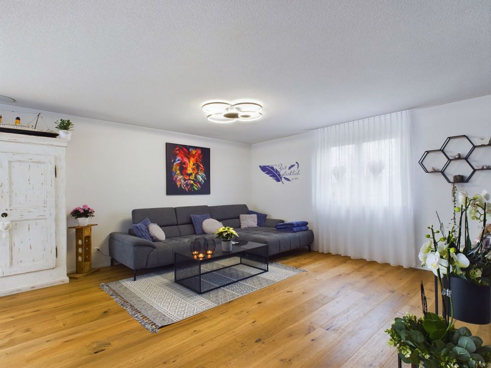 Neuwertige Attikawohnung mit 152 m² Terrasse, Privatlift und Whirlpool - Bild 5