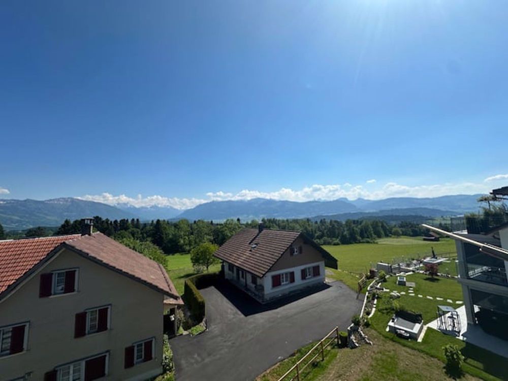 ATTRAKTIVE DACHWOHNUNG / SONNE / FERNSICHT / RUHE / ERHOLUNG - Bild 2