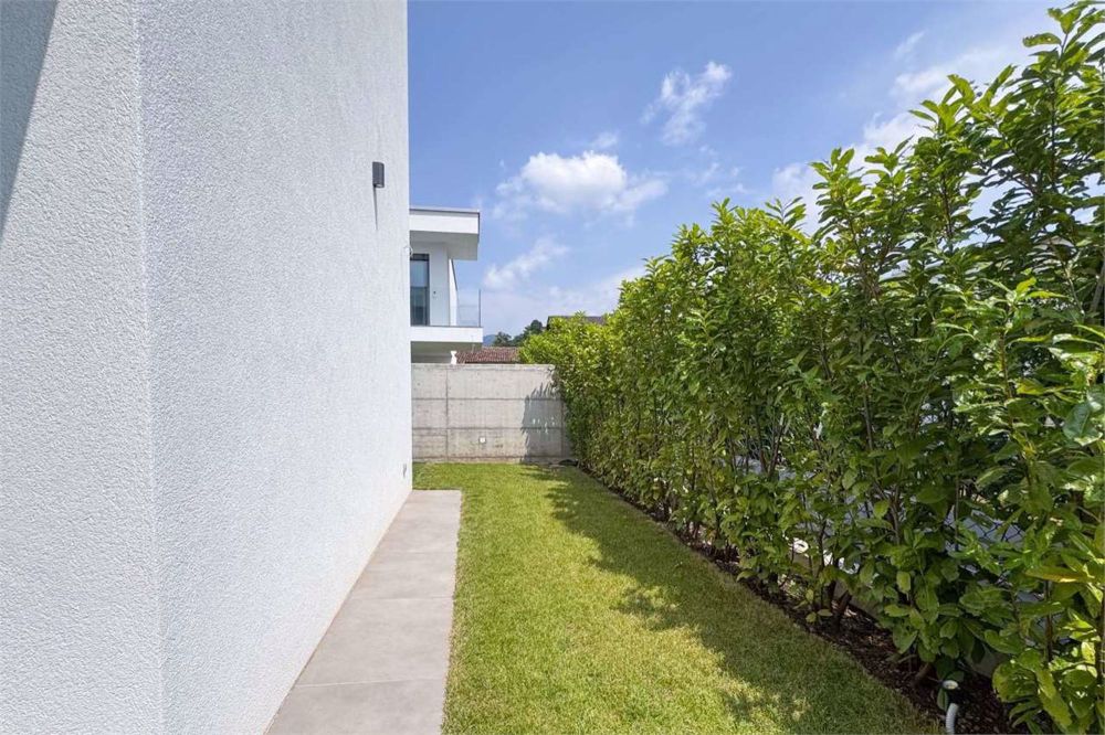 Villa Moderna con Piscina e Giardino a Gravesano - Bild 12