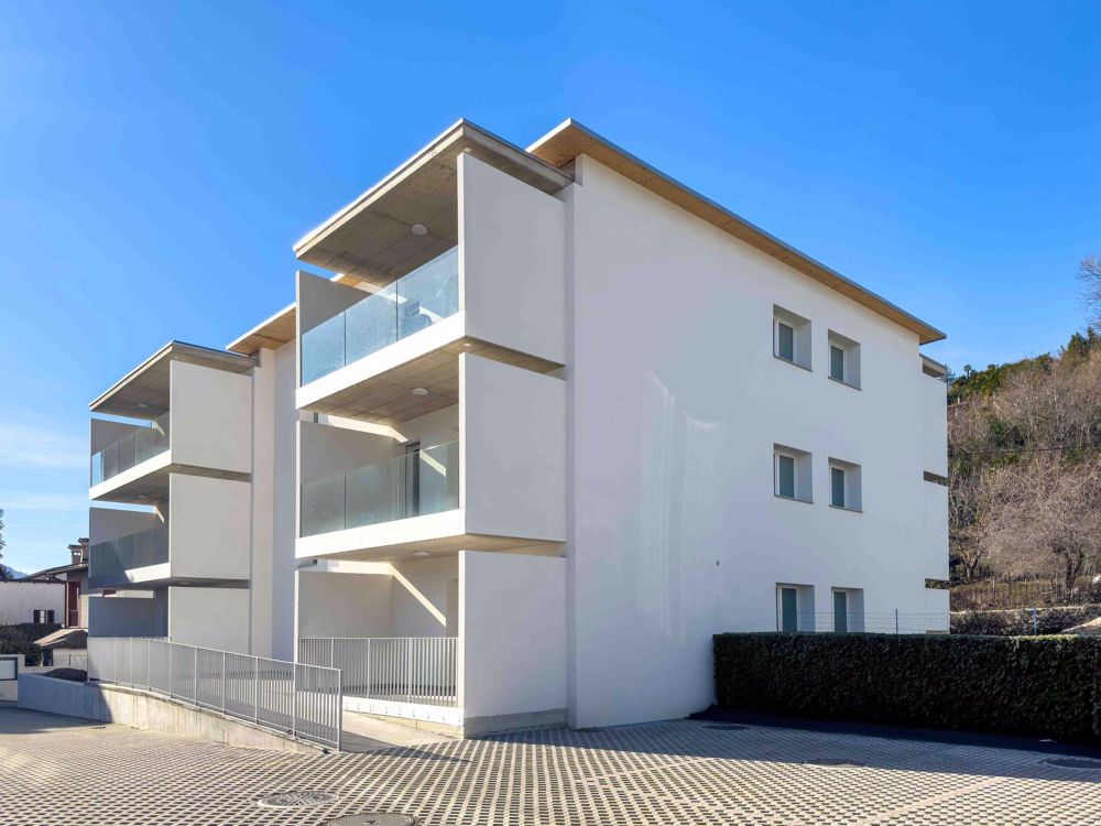 Neue 3.5-Zimmer-Wohnung im letzten Stock in Caslano - Bild 1