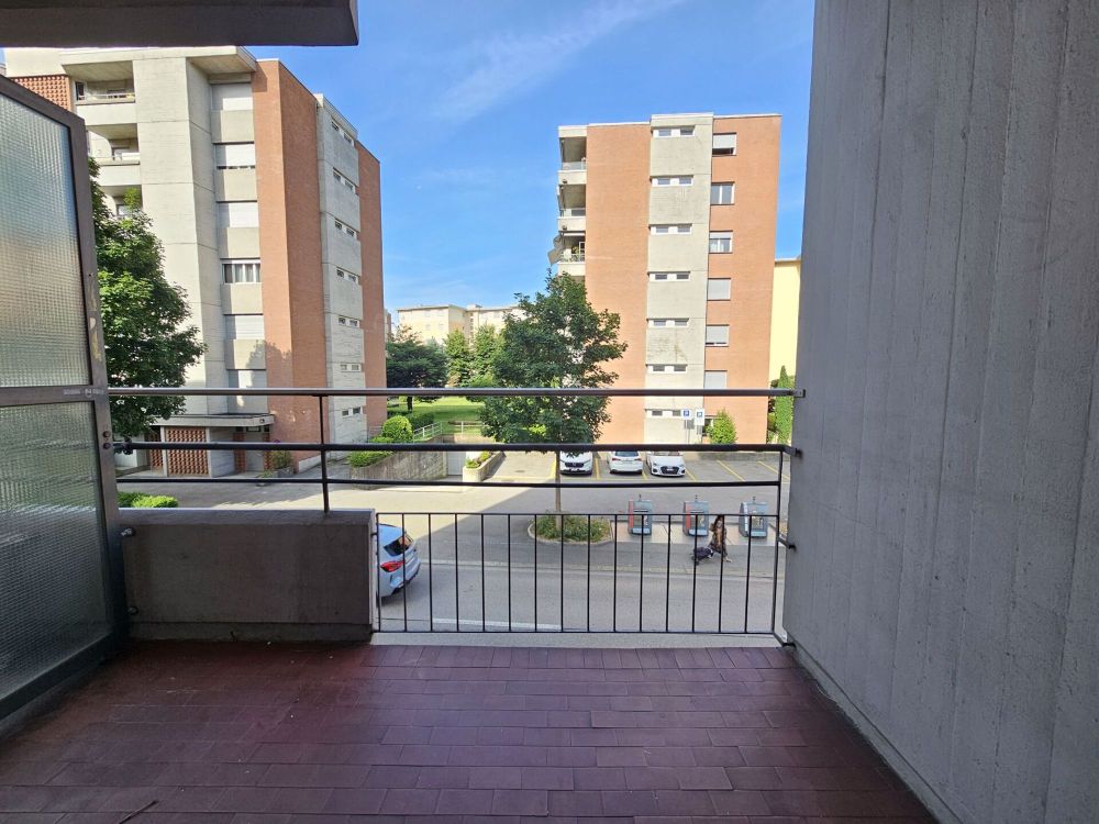 2.5 locali con balcone in posizione strategica - Bild 1