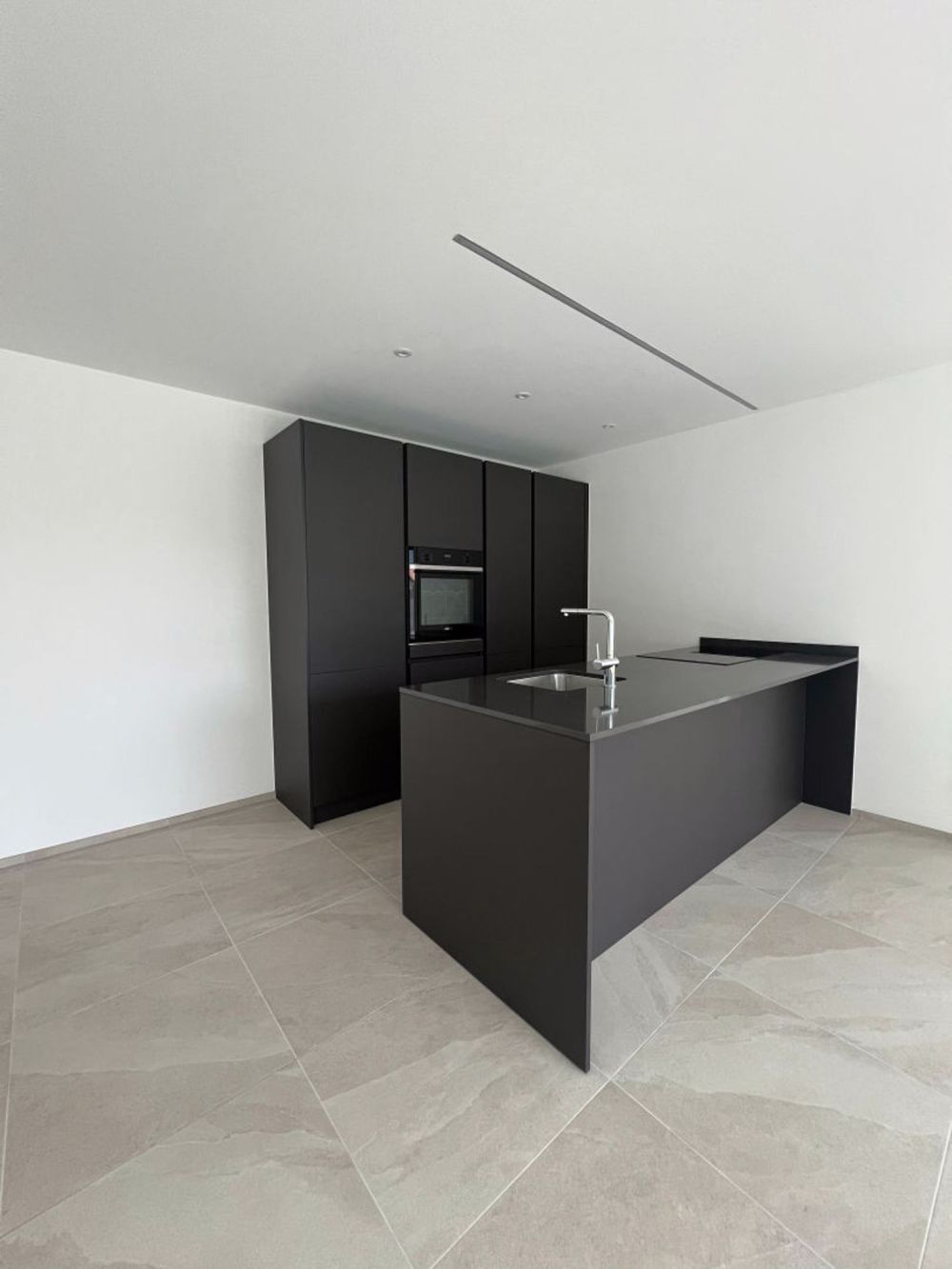 Wohnung mit 3.5 Zimmern und Garten in Tenero - Bild 1