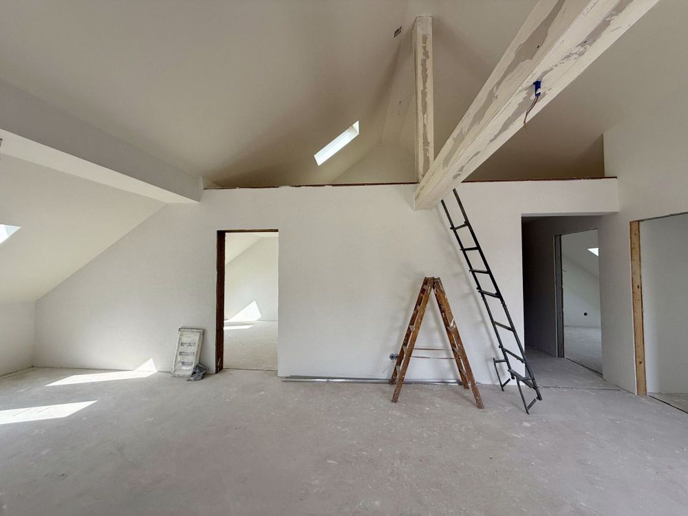 Raum für Ideen über den Dächern! Stilvolle Dachwohnung zur individuellen Gestaltung - Bild 4