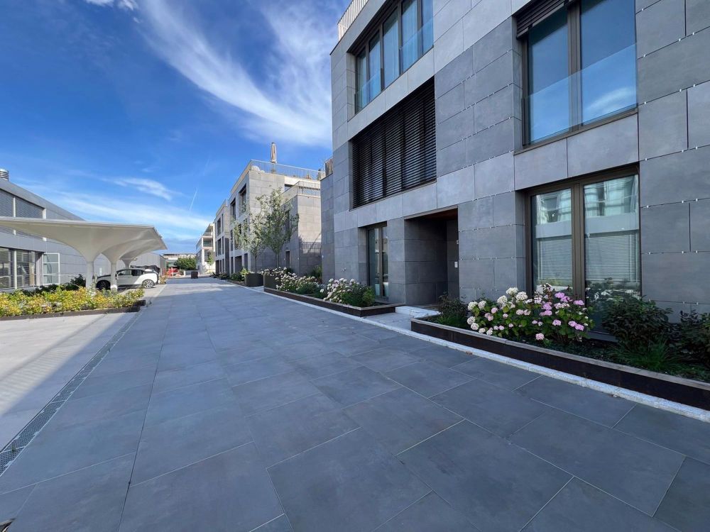 Moderne 5.5-Zimmer-Maisonette-Wohnung mit Rheinblick in Tägerwilen - Bild 1