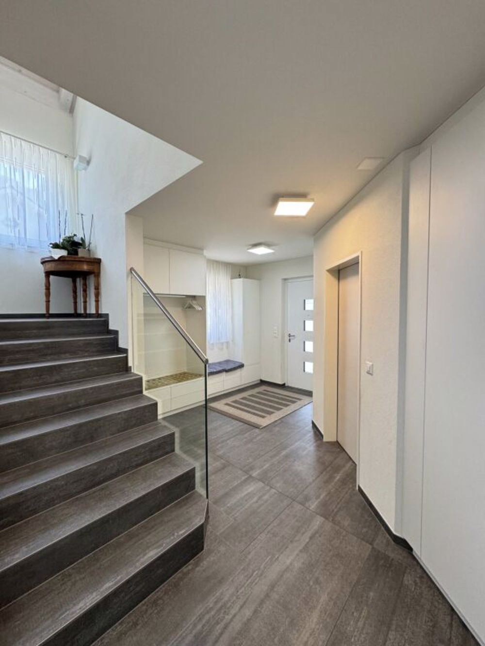 Modernes Einfamilienhaus an fantastischer Lage - Eingangsbereich