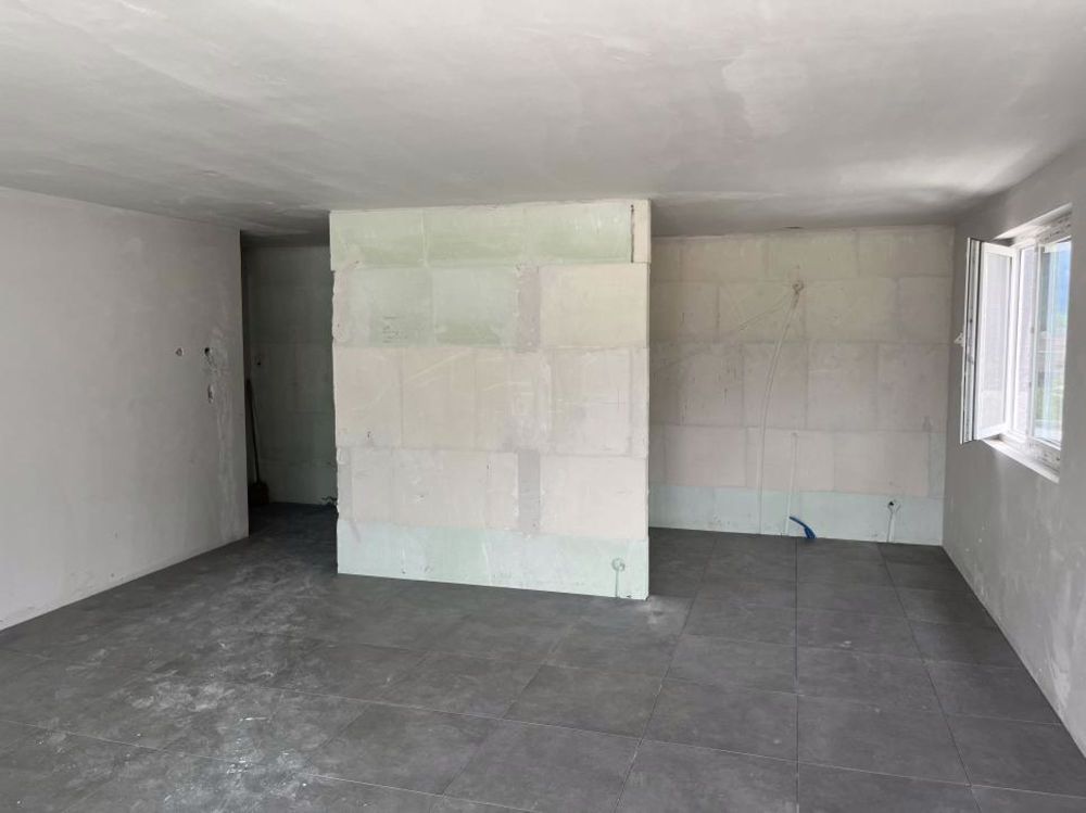 Superbe appartement neuf de 3.5 pièces au dernier étage neuf avec vue panoramique sur les Alpes et le château médiéval - Bild 10
