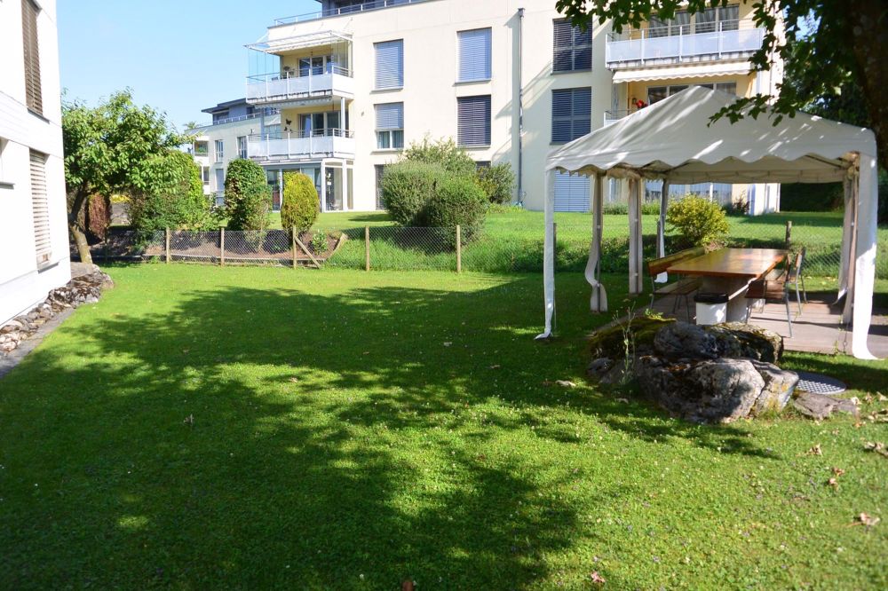 Erstvermietung nach Sanierung / 4 -Zimmerwohnung im ruhigen Quartier - Sitzplatz zur Mitbenutzung
