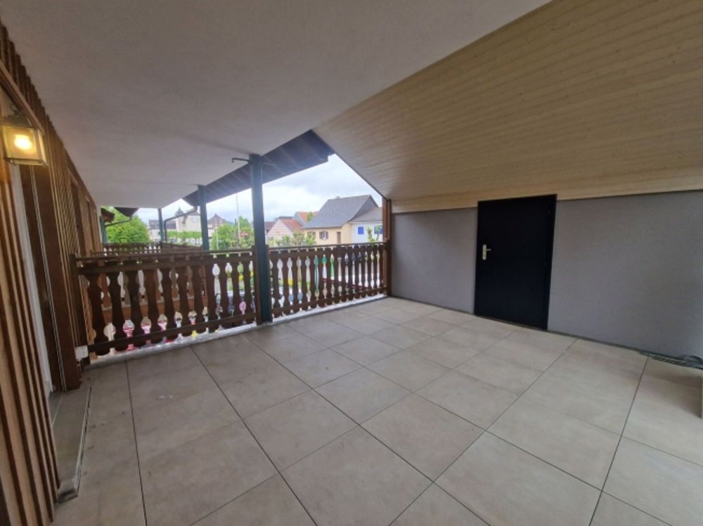 Idéalement situé avec une grande terrasse - Bild 1