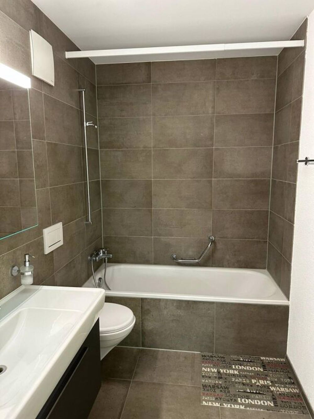 Neubau in St. Ursen - moderne 4.5-Zimmerwohnung mit grossem Balkon! - Bild 2
