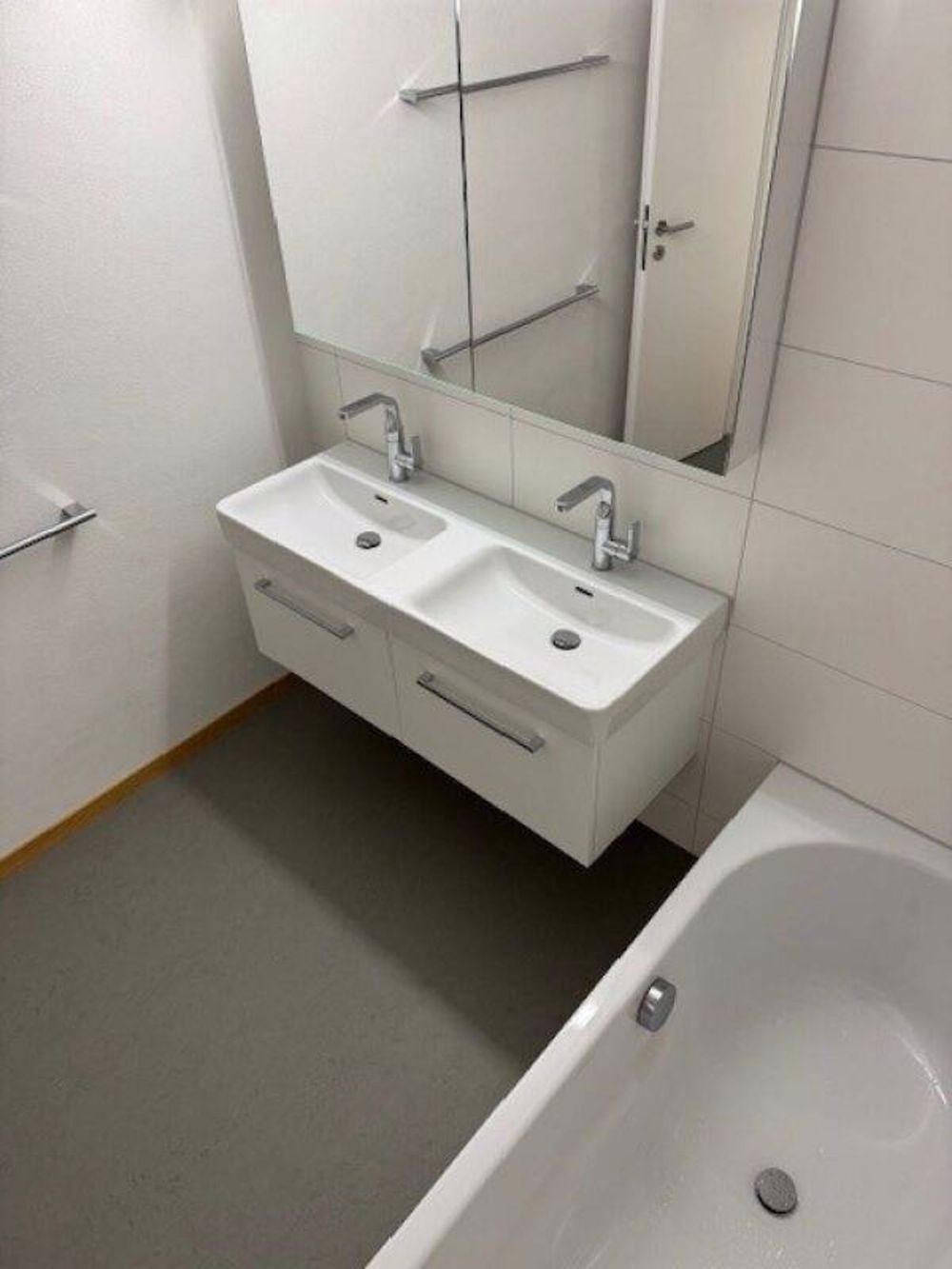 Neu sanierte 4.5-Zimmer-Wohnung mit Gartensitzplatz - Bild 5