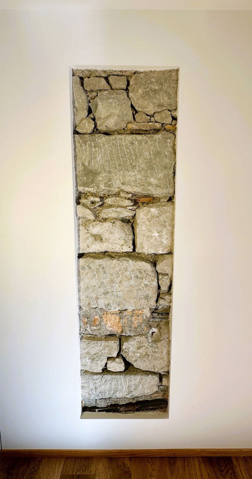 Historie trifft Moderne - Erstvermietung nach Totalsanierung - Wanddetail mit sichtbarem Mauerwerk