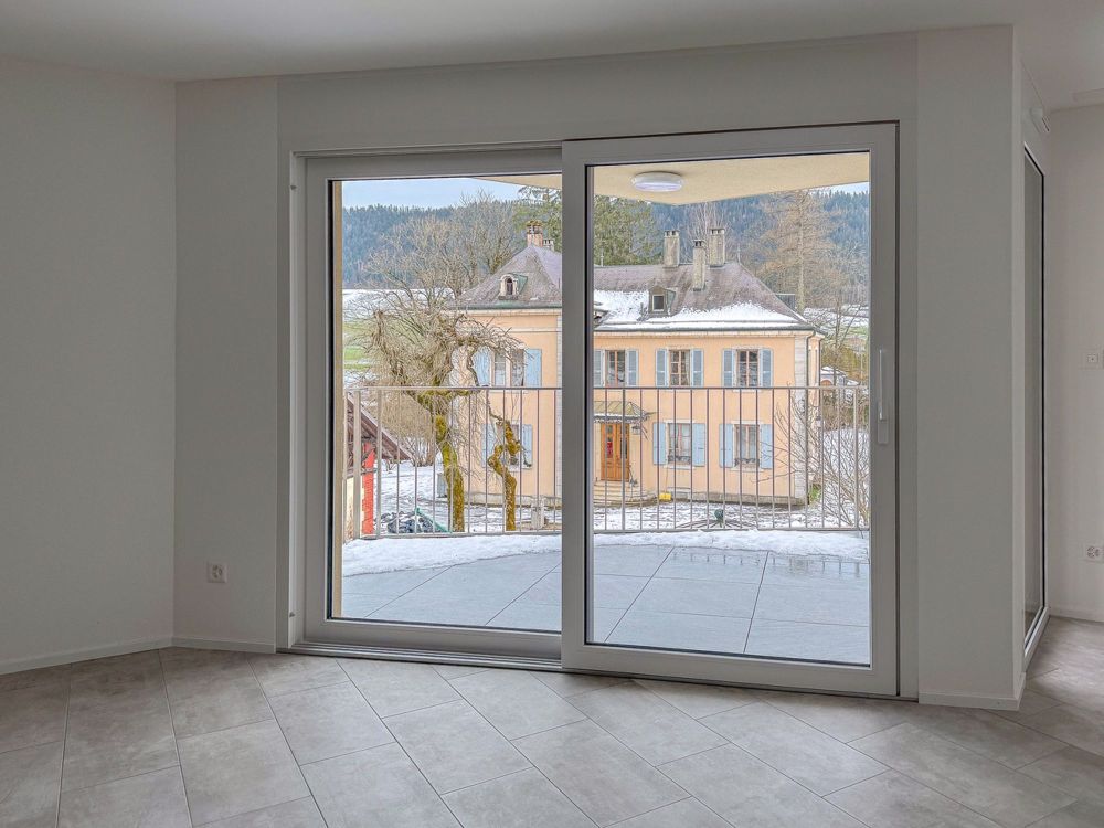 Appt PPE neuf de 3.5 pces avec balcon Campagne Pernod, lot B5 - Vue sur la maison de maître depuis le lot A8 (3.5 pces) - bâtiment A