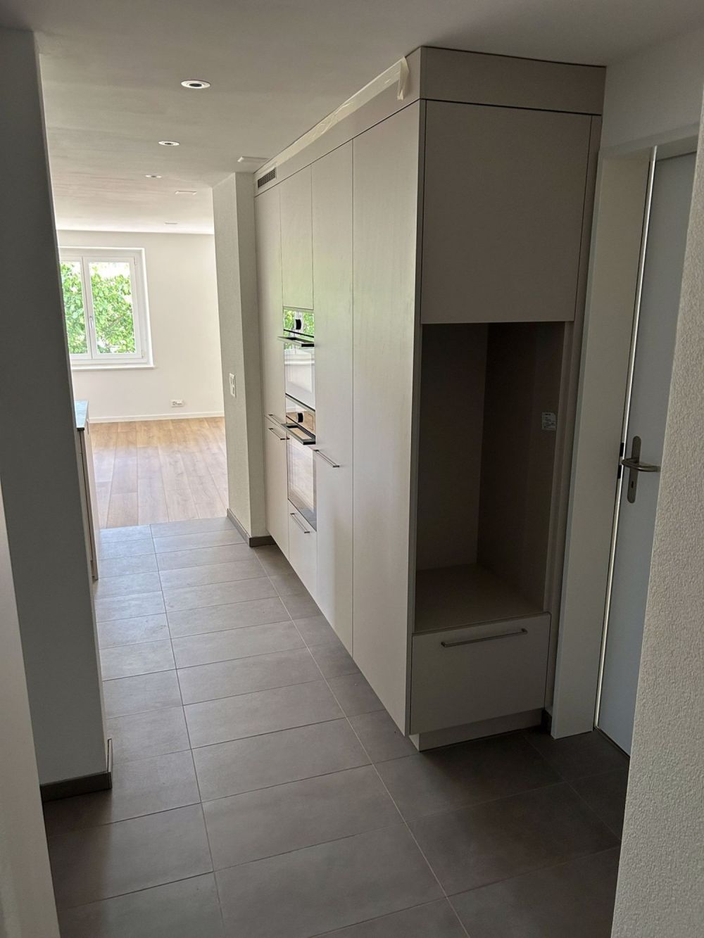 Erstvermietung: Hochwertig sanierte 3-Zimmer-Wohnung mit Garten, Sitzplätzen & Carport in Rüttenen (SO) - Eingang_2