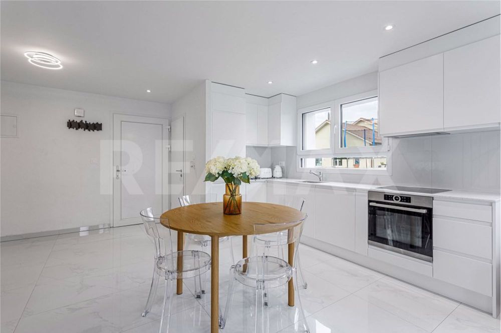 Parfaite pour votre petite famille! Jolie villa mitoyenne de 4,5 pièces, MINERGIE et faibles charges - Bild 3