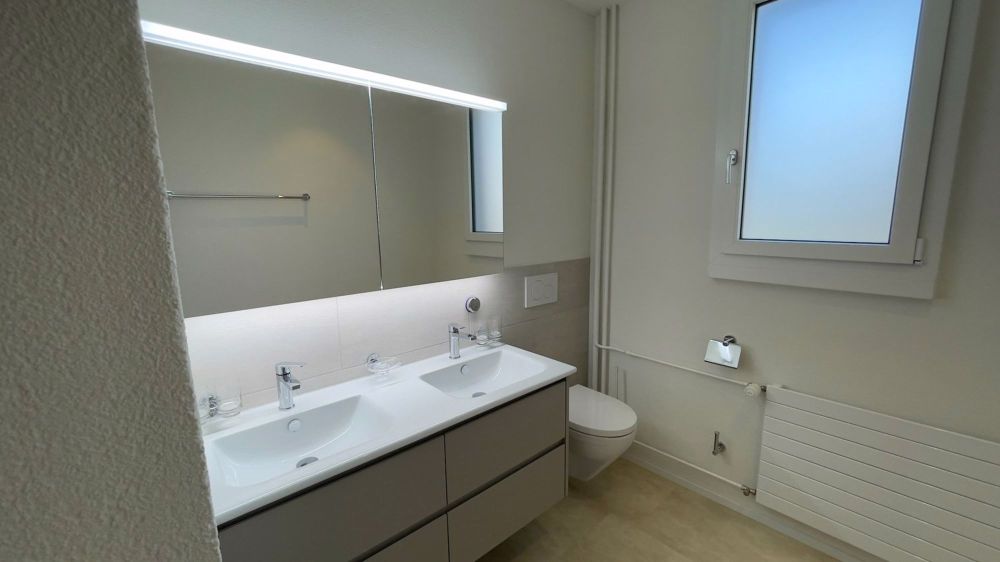 Charmante 4.5-Zimmer-Altbauwohnung mit Balkon in Wimmis - Bild 3