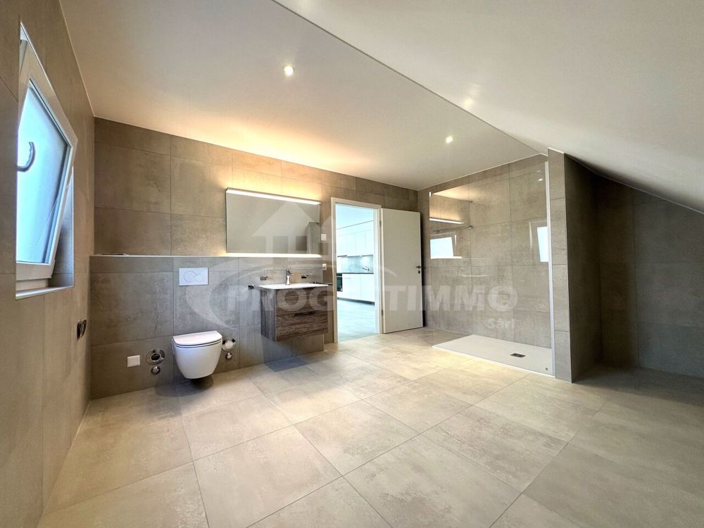 NEUBAUWOHNUNG MIT 72M2 UND 60M2 NUTZBAREN DACHBODEN - Salle de douche