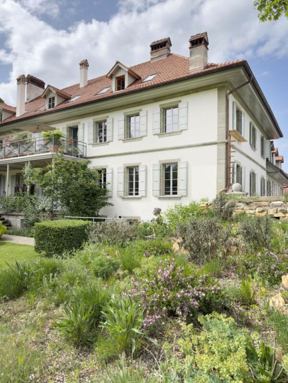 Einzigartige 4-Zimmerwohnung mit zahlreichen Annehmlichkeiten im Schlosspark Courgevaux - Bild 4