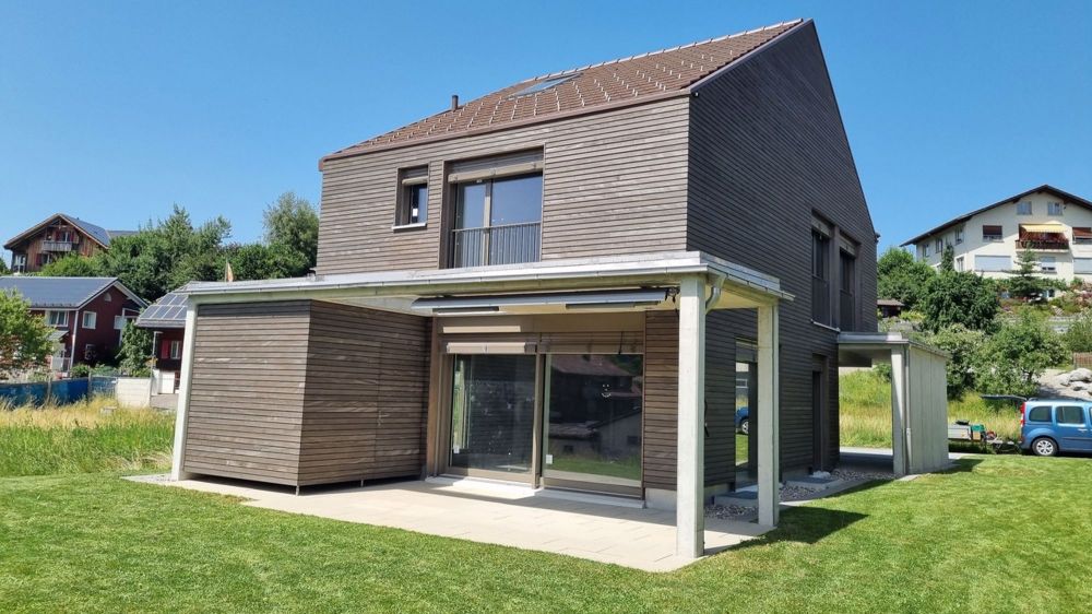 Freisehendes Einfamilienhaus - 4.5 Zimmer -> Neubau - Foto von Aussen Süd