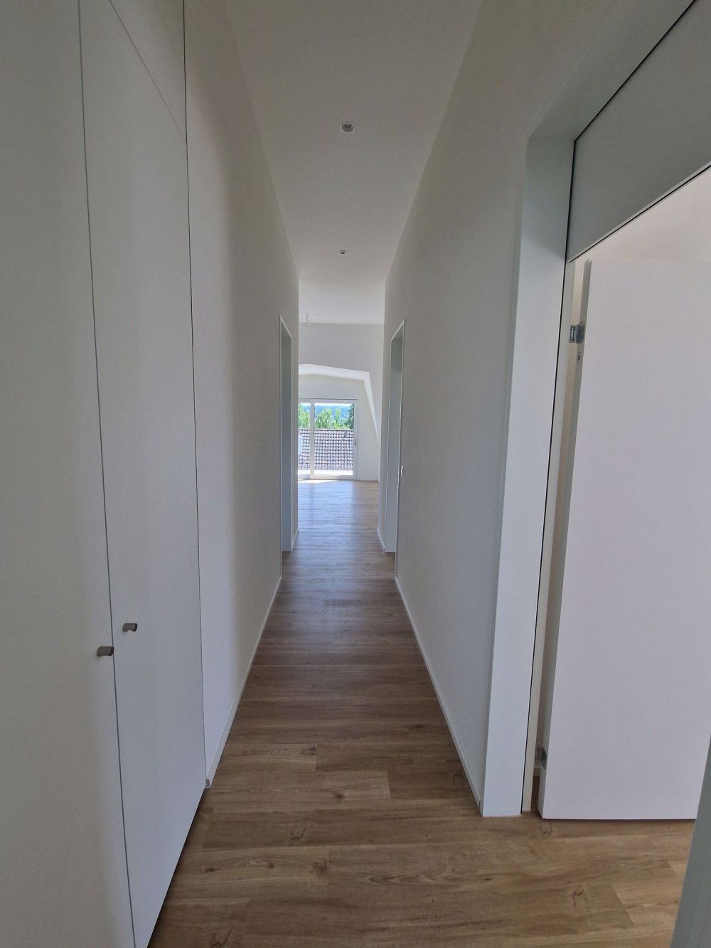 Moderne 4.5-Zimmer-Dachwohnung mit Balkon in Wil - Bild 5