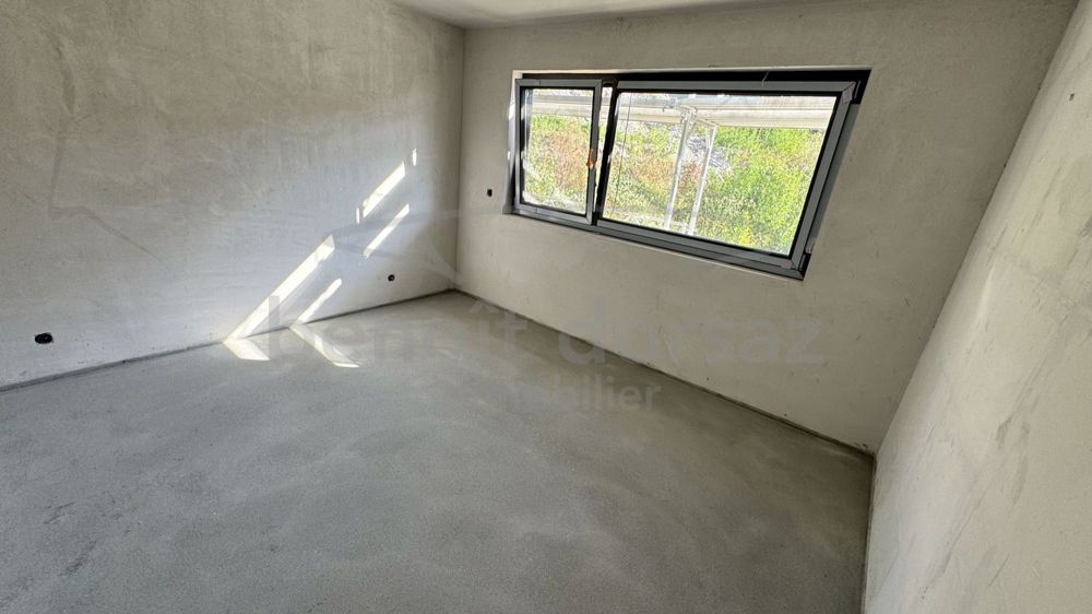 Neue 4,5-Zimmer-Wohnung mit Garten von 409 m2 / Gravelone - Chambre