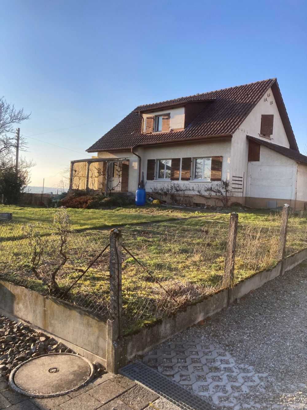 Haus zum Renovieren oder Neubau an Traumlage - Bild 1
