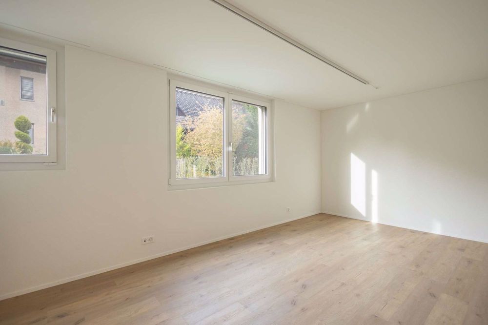 RESERVIERT: Traumhafte 6.5 Zimmer-Gartenwohnung vereint moderne Eleganz und erstklassiger Komfort in Volketswil - Alle Räume bieten viel Gestaltungsmöglichkeiten