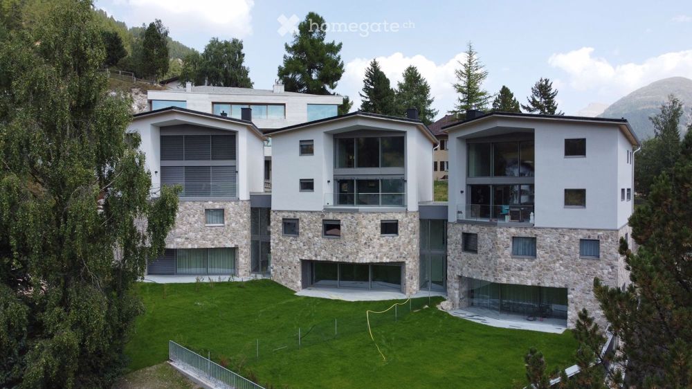 Exklusives 8-Zimmer-Einfamilienhaus mitten in Samedan mit traumhaftem Bergblick - Bild 1