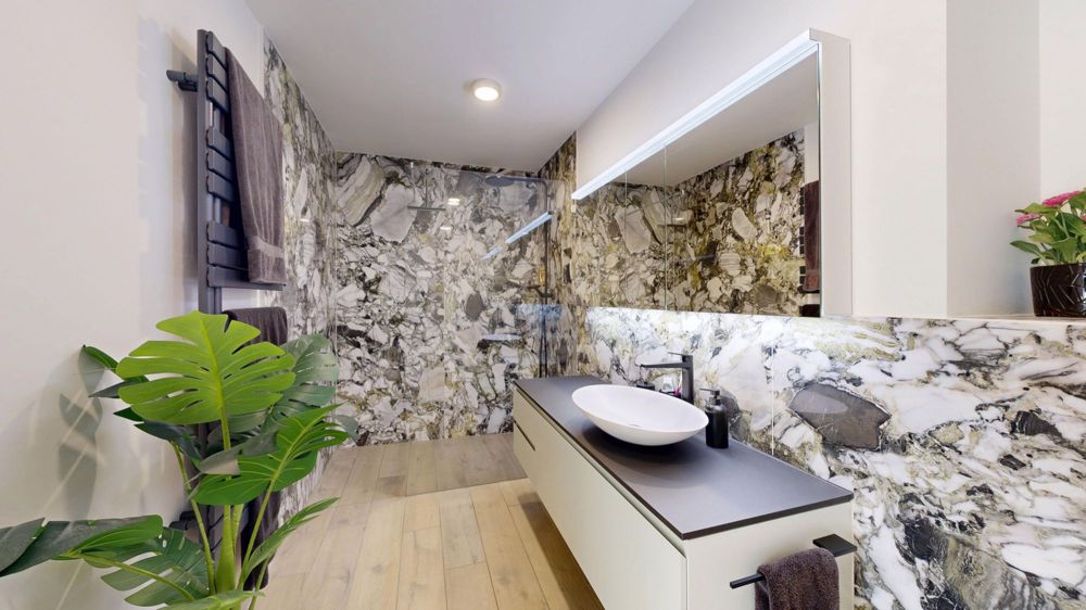 Moderne 3.5-Zimmer-Gartenwohnung mit Einstellhallenplatz - Dusche / WC