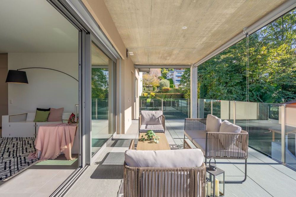 Exklusives Dachgeschoss mit Terrasse und offener Aussicht - Bild 1