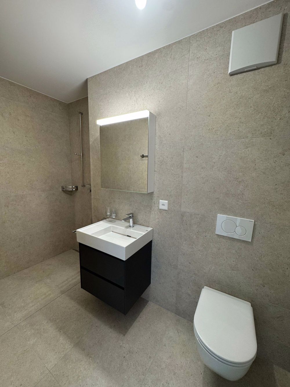 Zwei Schritte vom See entfernt: Neues Reihenhaus mit 5,5 Zimmern und Blick auf den Genfersee! - Bild 9