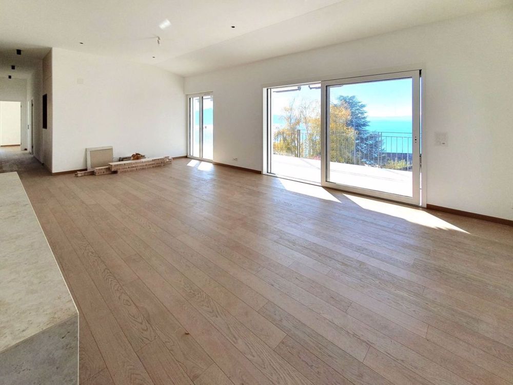 Traumhafter Blick auf den See - mit Balkon und Garten - Bild 1