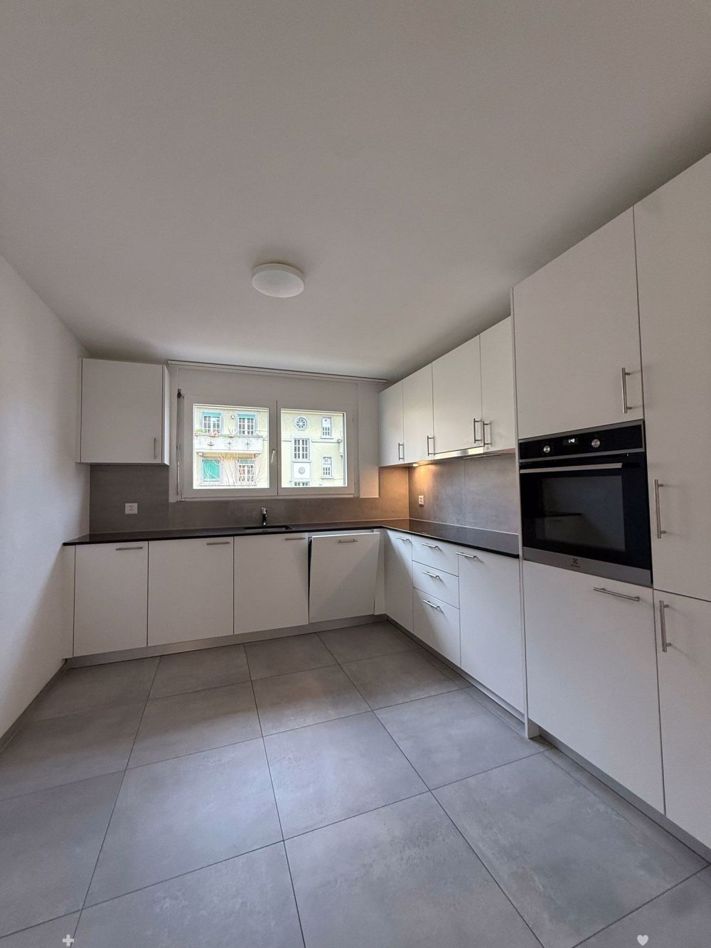 ?? Moderne 4.5-Zimmerwohnung mit Stil, 2 Balkonen & Cheminée – Zentrum Biel, Dufourstrasse 69 - Bild 3