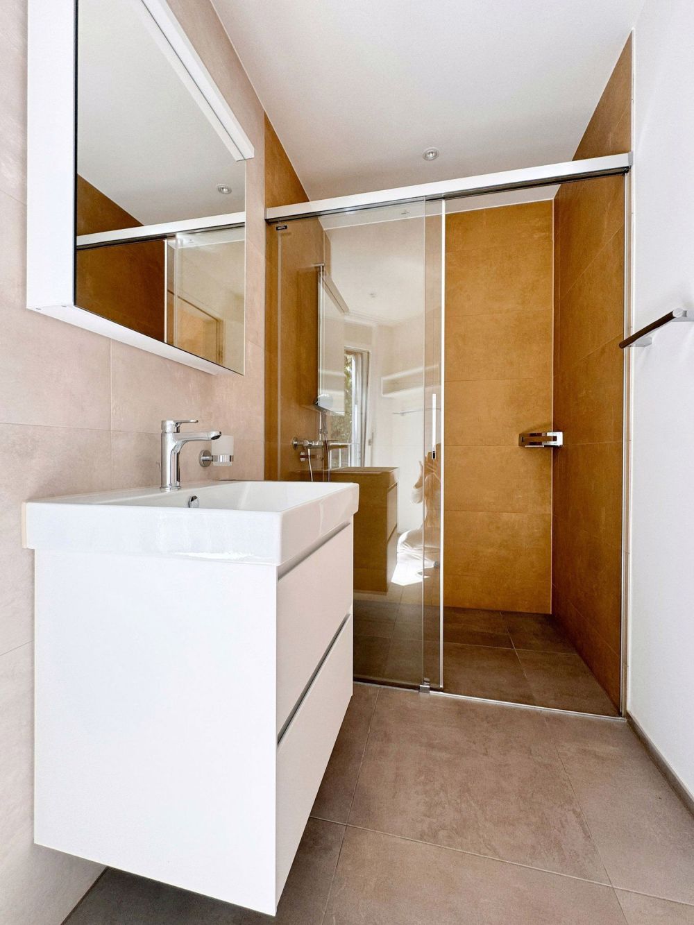 Hochwertige Neubauwohnung im Eigentumsstandard an zentraler Lage in Oerlikon - En Suite Badezimmer