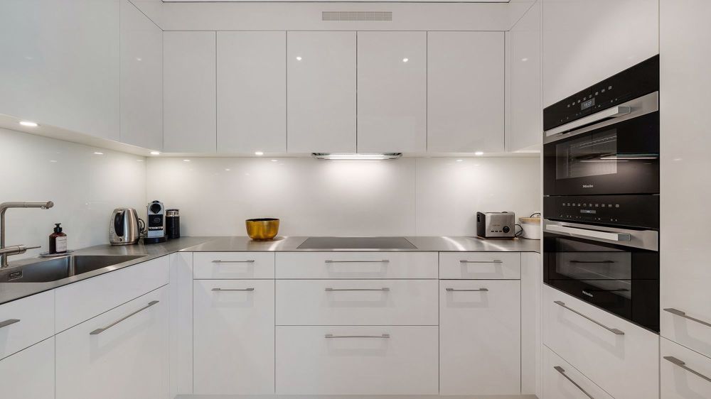 Sonnige Wohnoase mit Panoramasicht über See und Berge - Bild 4