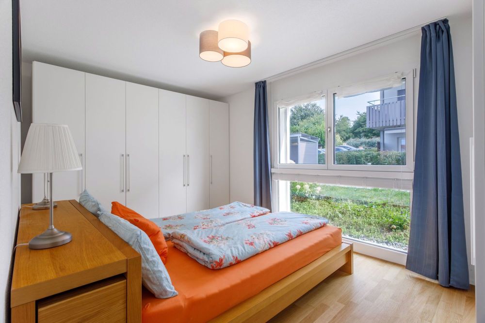 Moderne 3.5-Zimmer-Wohnung mit Garten in Ins - Bild 7