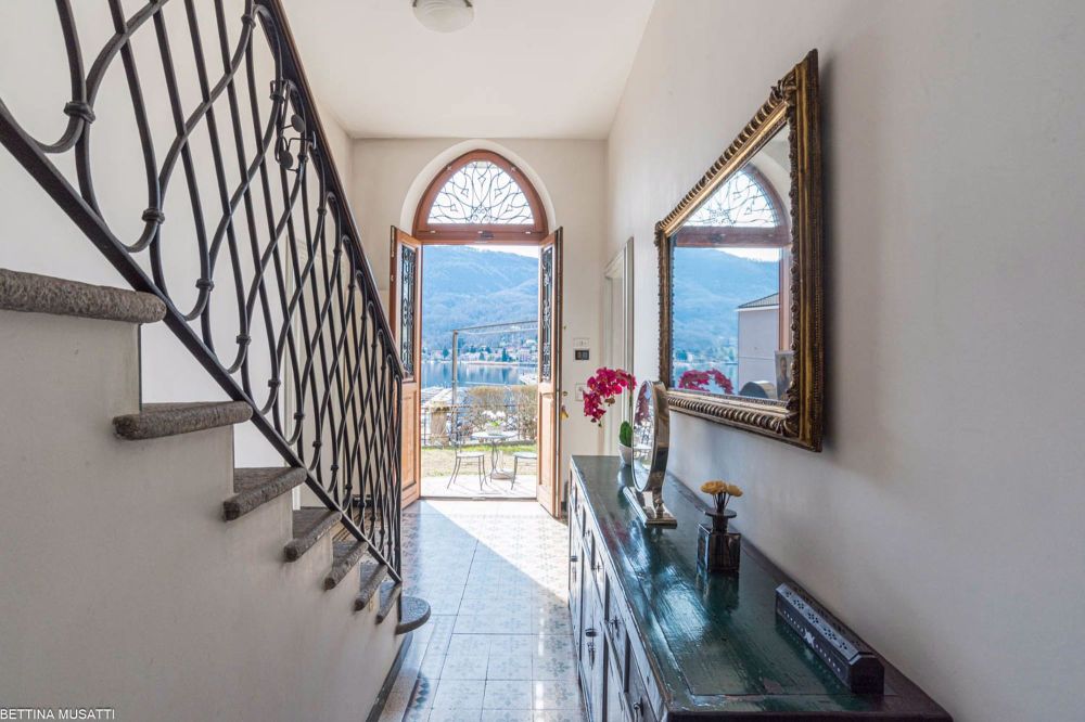 PONTE TRESA – SEEBLICK, ZWEI SCHRITE VOM BAHNHOF UND VON DER GRENZE ZU ITALIEN - Bild 9