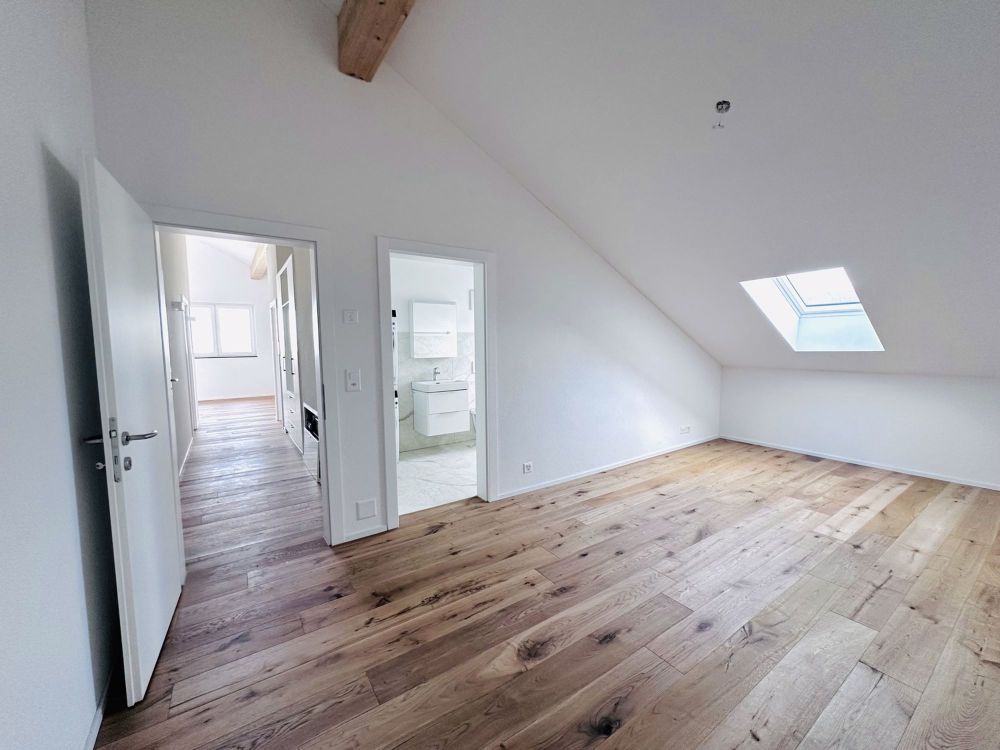 Einzigartige Gelegenheit: Stilvolle 4.5-Zimmer-Dachgeschosswohnung in Heiden AR - Masterbedroom