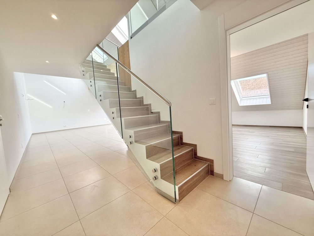 Dachgeschoss von 170 m² / unübertroffener Preis für schnellen Verkauf! - entrée