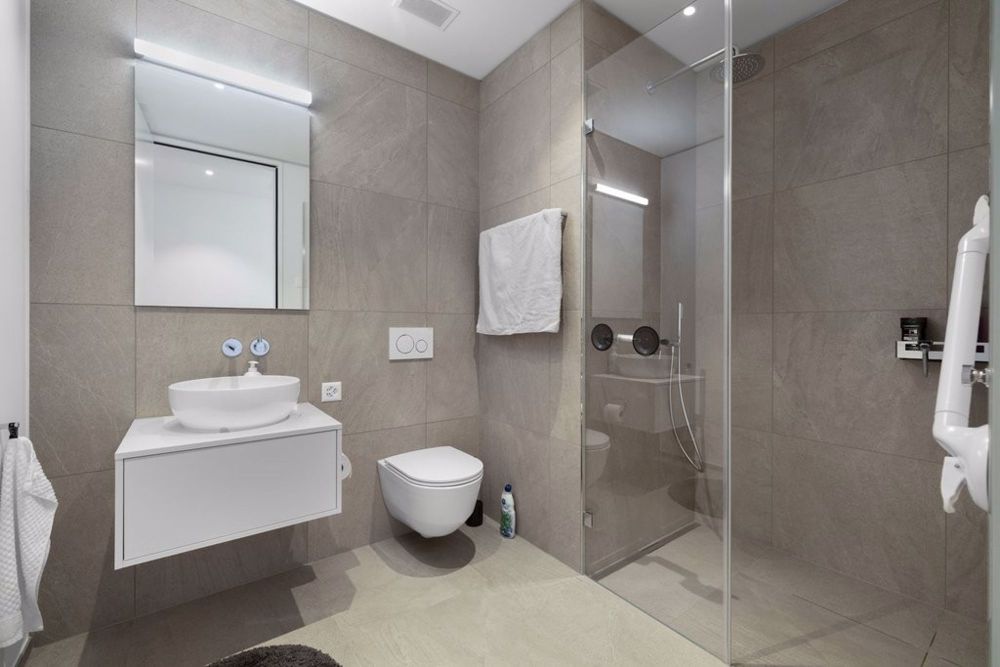 Exklusiver Wohntraum im 10. OG (2.5 / 3.5 Zimmer) - Dusche/WC