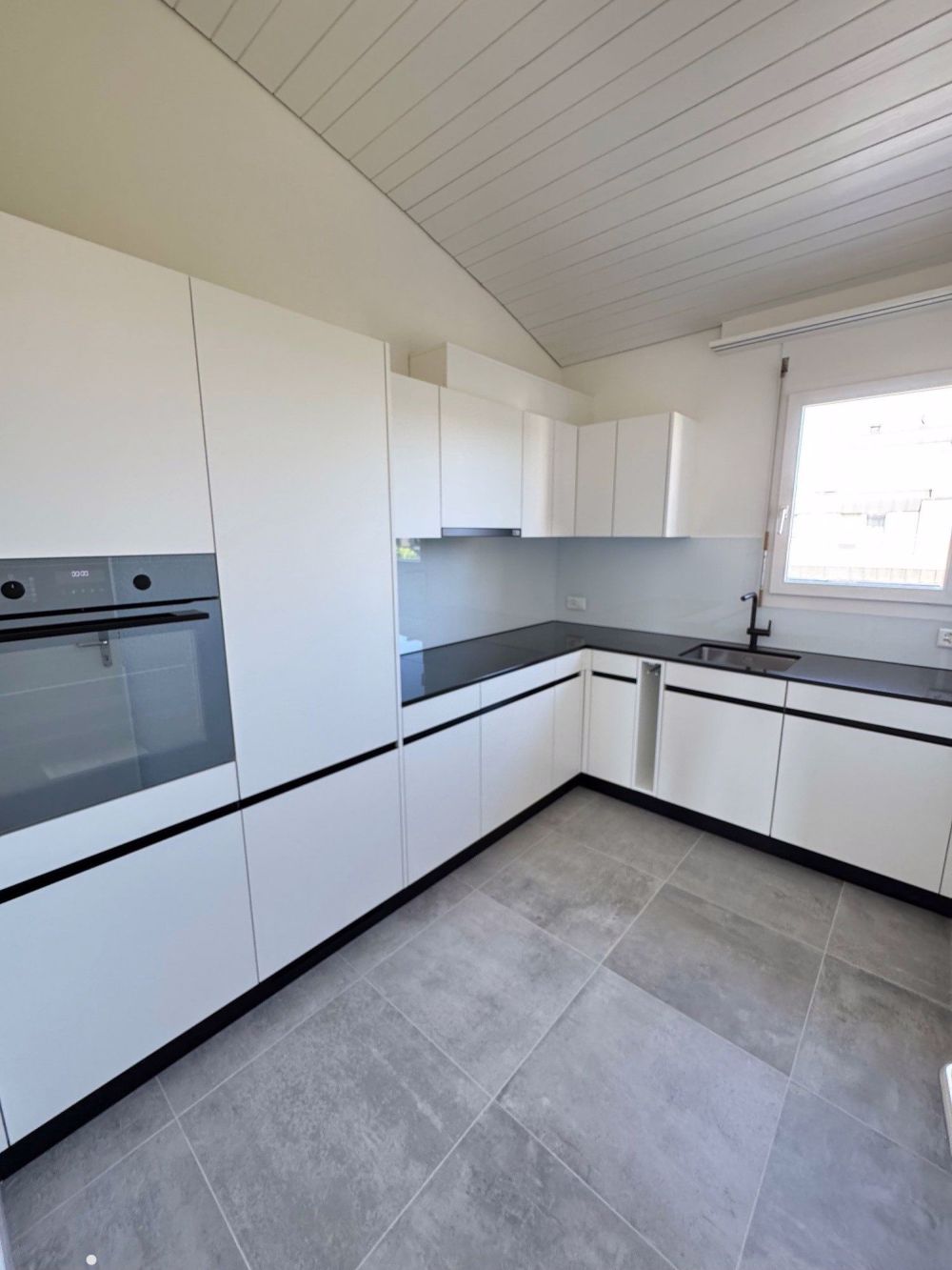 Modern sanierte 3.5-Zimmer-Attika-Wohnung im Herzen von Biel - Bild 2