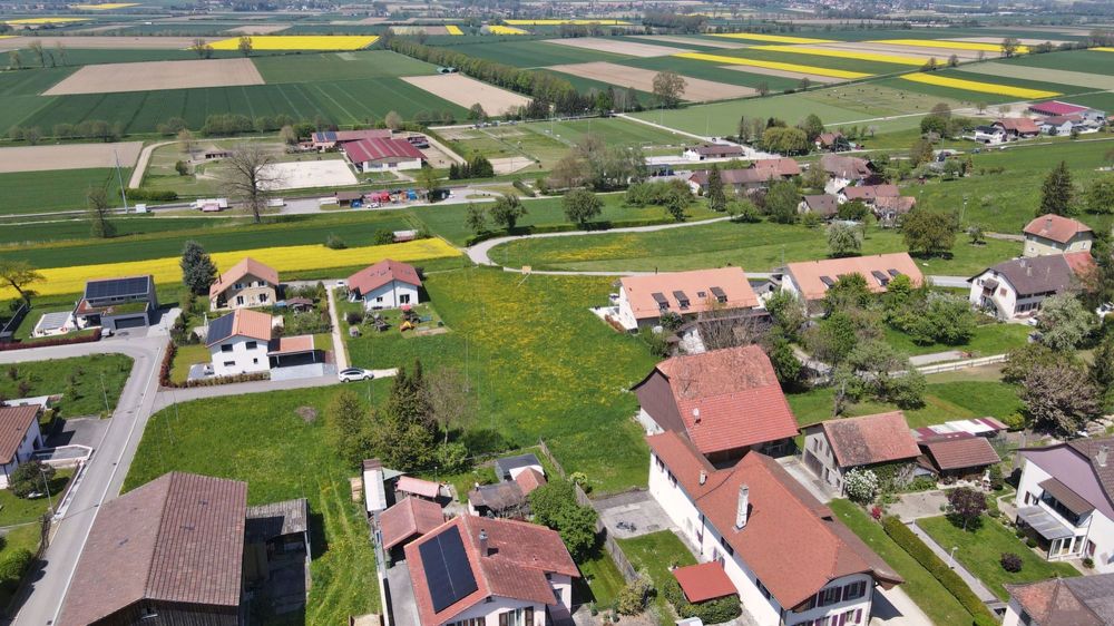 Triplex neufs de 6.5 pces avec jardin à Dompierre / FR - Vue aérienne