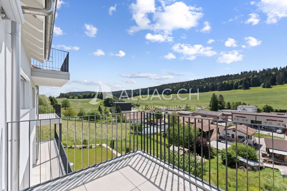 JURA LIVING - CHARMANTE 3.5 ZIMMERWOHUNG - Von allen Zimmern zugänglicher Balkon