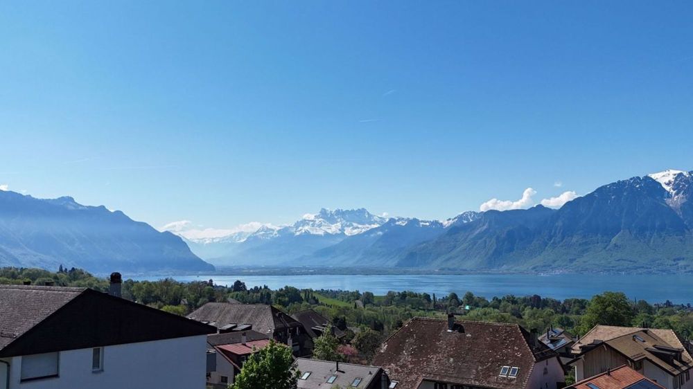 Großes neues 4,5-Zimmer-Apartment mit Balkon und Seeblick - Bild 2