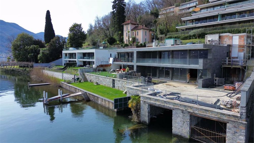 Magnifica villa moderna direttamente a lago - Bild 1