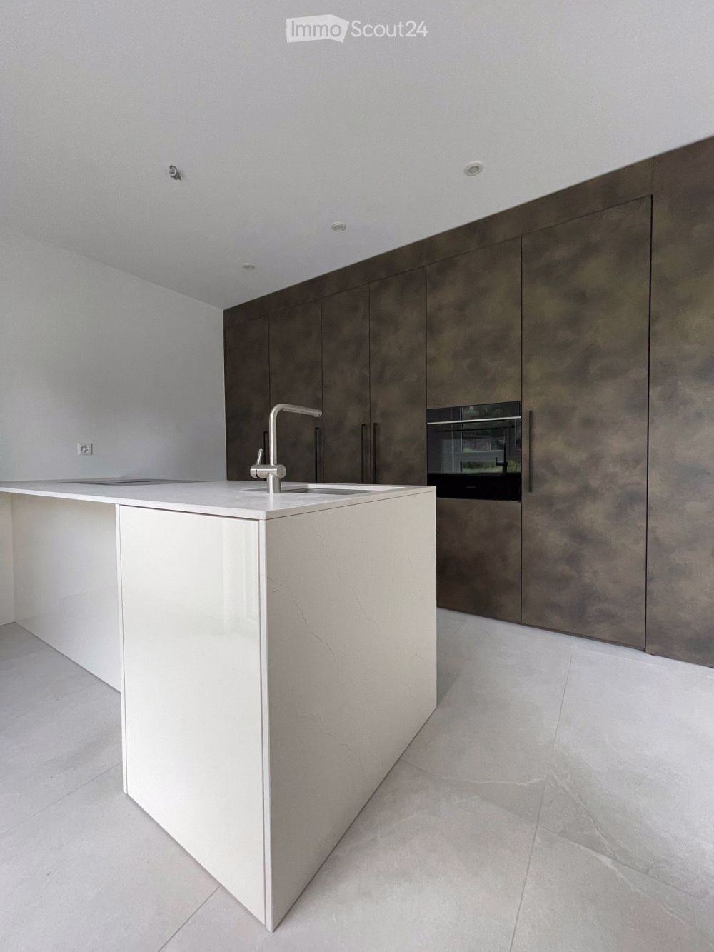 Verkaufen modernes 4.5-Zimmer-Apartment mit Panoramablick in Avegno - Bild 8