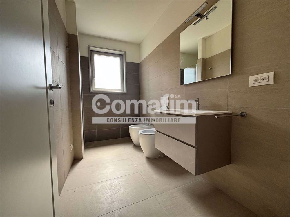 Chiasso : 2.5 locali al 1°P - Moderno con terrazzo - Bild 13
