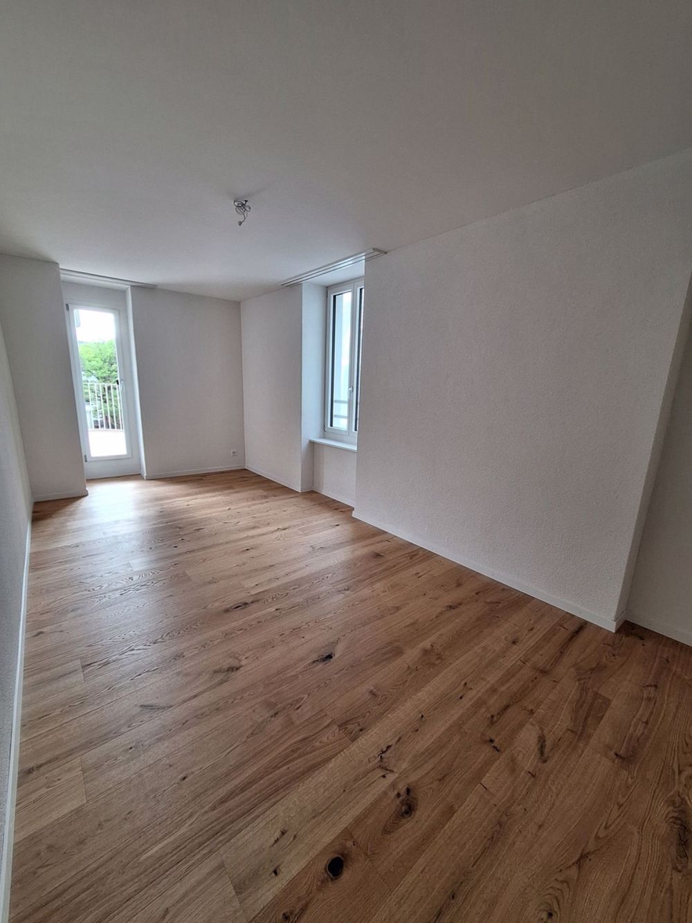Moderne 3 Zi-Wohnung mit 19m2 Terrasse / Erstbezug nach Sanierung - Zimmer